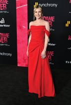 الممثلة الأمريكية إيما روبرتس خلال حضورها العرض الأول لفيلم  Madame Web  في لوس أنجلوس. ا ف ب