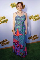 الممثلة الأمريكية لورا بينانتي لدى حضورها العرض الخاص لمخيم المسرح في نيويورك (ا ف ب)