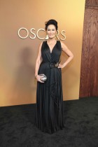 الممثلة الأمريكية تيا كارير لدى حضورها حفل توزيع جوائز الحكام السادس عشر في أوفايشن هوليوود. ا ف ب