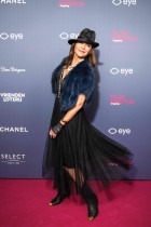 شخصية التلفزيون الكندية الأمريكية لوان دي ليسيبس لدى وصولها إلى متحف آي السينمائي لحضور افتتاح معرض الممثلة الاسكتلندية تيلدا سوينتون في أمستردام. ا ف ب