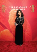 ماتيلد بجاوي لدى حضورها حفل توزيع جوائز مؤسسة Fragrance لعام 2023 في مدينة نيويورك. ا ف ب