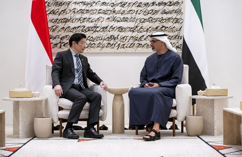 خالد بن محمد بن زايد يلتقي رئيس وزراء سنغافورة في متحف زايد الوطني 