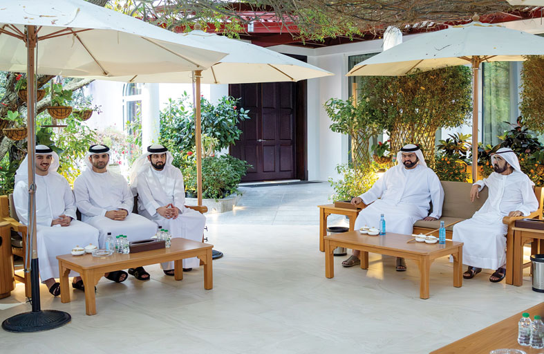 محمد بن راشد يستعرض مع ولي عهد الفجيرة عدداً من الموضوعات المرتبطة بمسيرة التنمية الشاملة في الدولة 