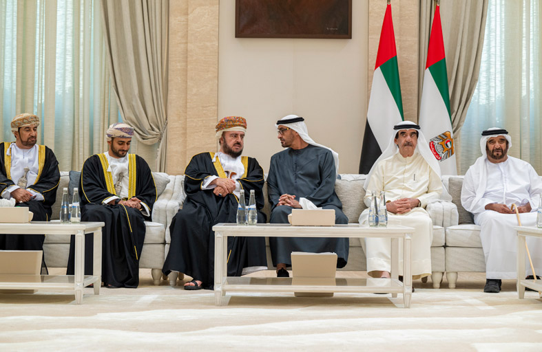 رئيس الدولة يتقبل تعازي حاكمي الشارقة وأم القيوين والممثل الخاص لسلطان عمان في وفاة طحنون بن محمد 