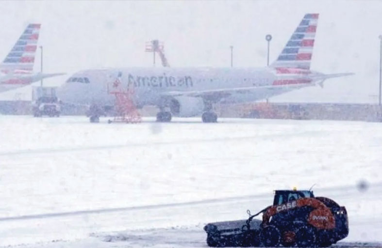 إلغاء مئات الرحلات الجوية جراء العاصفة الشتوية في أمريكا