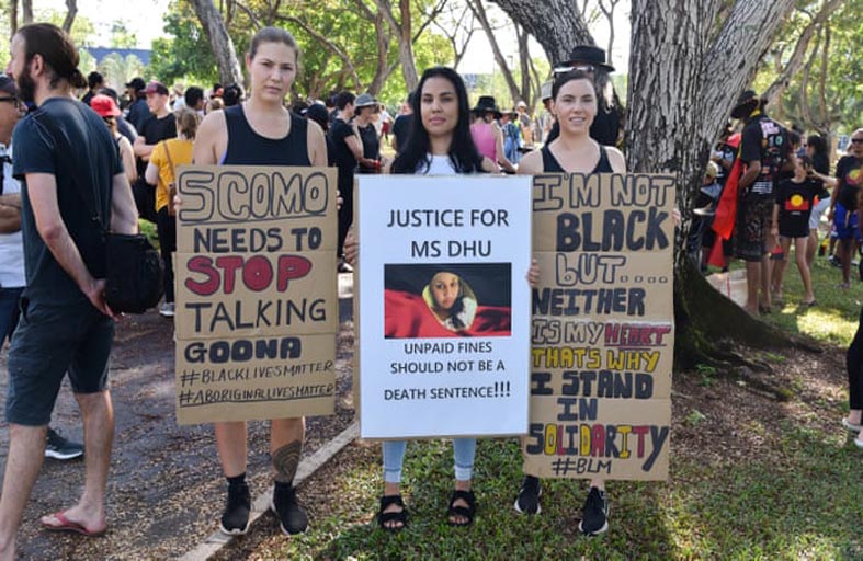 الآلاف في أستراليا يشاركون في مسيرات تدعم السود