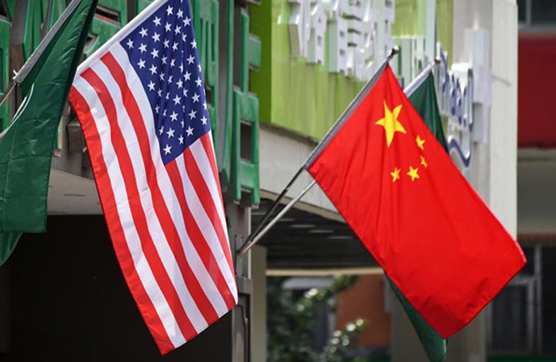 بكين تفرض عقوبات على مسؤولين أميركيين  