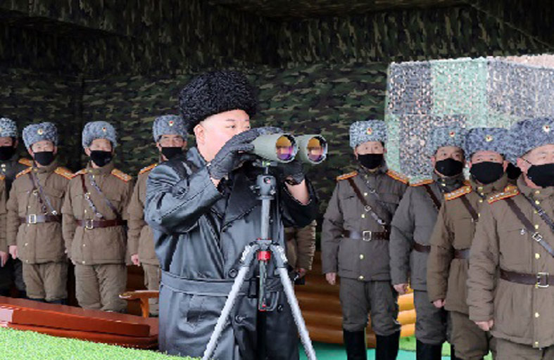 كوريا الشمالية تختبر مدفعية بعيدة المدى  