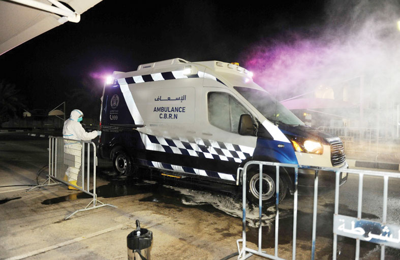 شرطة أبوظبي تنفذ 48383 عمليات تطهير لآليات نقل المصابين بفيروس كورونا