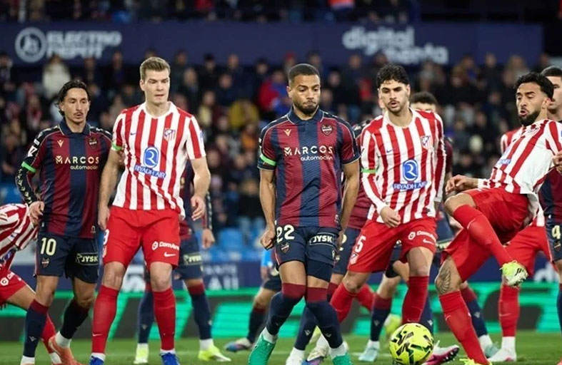 أتلتيكو يفشل في ملاحقة برشلونة والريال على الصدارة