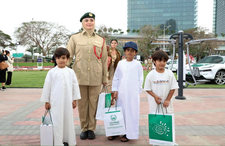 شرطة دبي تحتفي باليوم العالمي للسعادة 