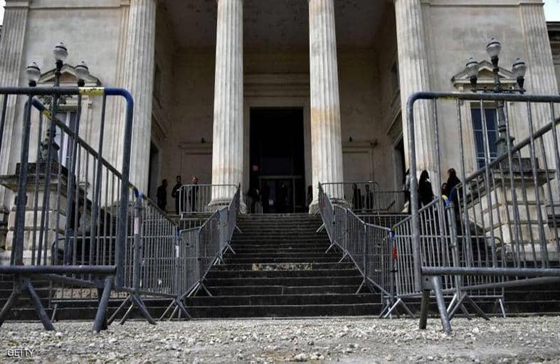 فرنسا تحاكم طبيبا اعتدى على مئات الأطفال