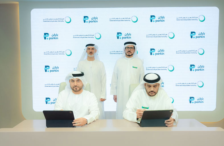 هيئة كهرباء ومياه دبي و«باركن» توقّعان عقداً استراتيجياً لتوسعة شبكة محطات «الشاحن الأخضر للمركبات الكهربائية» في دبي