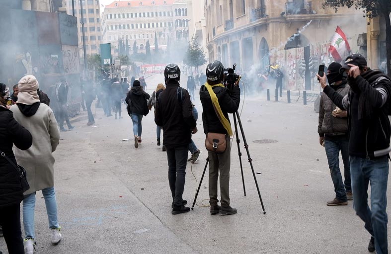 الأمن اللبناني يمنع المقابلات  الصحافية مع المواطنين دون ترخيص