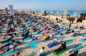 مهرجان «إكس يوغا دبي» يعود من جديد بدعم من دبي القابضة على شاطئ البحر