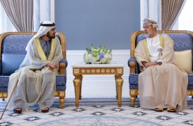 محمد بن راشد يلتقي سلطان عمان ويبحث معه آفاق التعاون وسبل تعزيزه في مختلف المجالات