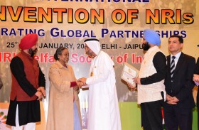 رئيس المجلس العالمي للتسامح يحصل على وسام المهاتما غاندي
