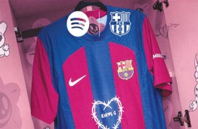 برشلونة يكشف عن قميصه الجديد في مباراة «الكلاسيكو»