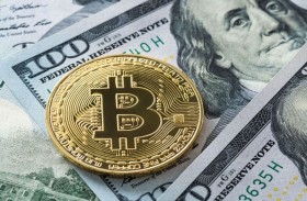 الدولار قرب أعلى مستوى في   8 أيام وارتفاع العملات المشفرة
