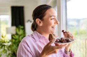 الشوكولاتة الداكنة.. تحسن الذاكرة فور تناولها