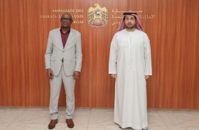 سفير الإمارات يقدم نسخة من أوراق اعتماده إلى مسؤول في وزارة خارجية جمهورية غويانا التعاونية