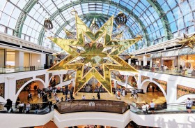 مول الإمارات يزيّن أجواء موسم  الأعياد بعمل تركيبي استثنائي مُضاء 