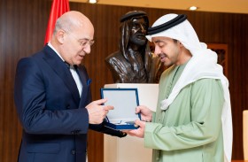 حكومة أذربيجان تمنح عبدالله بن زايد ميدالية الذكرى المئوية لتأسيس الخارجية الأذربيجانية