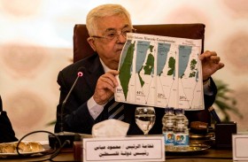 عباس يلمح إلى استمرار العلاقات مع الأميركيين والإسرائيليين 