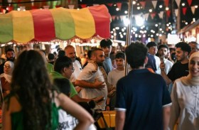  لبنانيون يرتادون الحانات والمهرجانات رغم تهديدات الحرب 