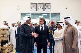 رئيس الدولة والرئيس الفرنسي يزوران مجمع توازن الصناعي في أبوظبي