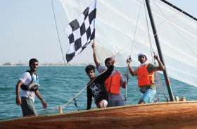 دبي البحري يحتفل بأبطال السباقات بتقنية الاتصال المرئي