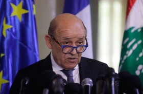 وزير الخارجية الفرنسي يزور لبنان الغارق في أزمة