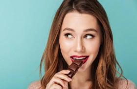 الشوكولاتة الداكنة يمكنها تعزيز صحة الدماغ بعد ساعتين من تناولها!