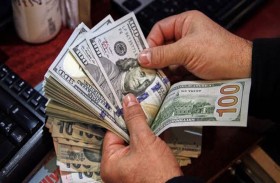 الدولار يهبط إلى أدنى مستوى في أكثر من شهرين 