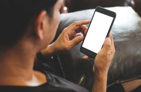 قلق التلميح.. رسائل الهاتف قد تجعل عقلك في حالة تأهب دائم