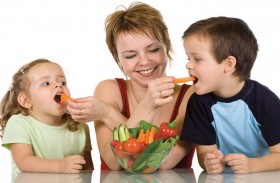 تحبب أطفالها في الأطعمة الصحية بهذه الطريقة