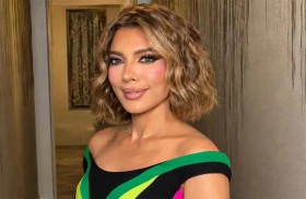 موقف طريف يجمع أصالة مع طفل على المسرح
