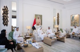 حمدان بن زايد يستقبل وفد دائرة تنمية المجتمع ويطلع على مستجدات تطوير منظومة القطاع الاجتماعي بمنطقة الظفرة