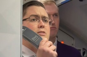 وعد طيار لابنته يحوّل رحلة الركاب لتجربة لا تُنسى