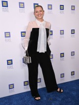 الممثلة الأمريكية كامرين مانهايم لدى حضورها حفل عشاء حملة حقوق الإنسان لعام 2026 في لوس أنجلوس -ا ف ب