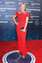 المنتجة التليفزيونية جوليا كاري لدى وصولها إلى حفل توزيع جوائز Breakthrough التاسع في لوس أنجلوس- ا ف ب