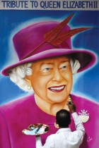 الرسام الهندي جاغوت سينغ روبال يضع اللمسات الأخيرة على لوحة تم رسمها تكريما لملكة بريطانيا الراحلة إليزابيث الثانية ، في أمريتسار. ا ف ب
