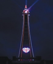 برج بلاكبول أثناء إضاءة احتفال اليوبيل البلاتيني الرئيسي خلال احتفالات اليوبيل البلاتيني للملكة ، في بلاكبول ، بريطانيا.رويترز