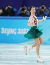 أناستاسيا شابوتوفا من أوكرانيا في لقطة من التزلج الفردي للسيدات في الملعب الداخلي للعاصمة الصينية خلال أولمبياد بكين 2022. رويترز