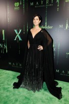 الممثلة كاري آن موس لدى وصولها لحضور العرض الأول لفيلم The Matrix Resurrections في سان فرانسيسكو ، كاليفورنيا.رويترز