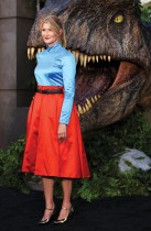 لورا ديرن لدى حضورها العرض الأول لفيلم  Jurassic World: Dominion  في لوس أنجلوس.رويترز