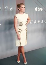 الممثلة الأمريكية ريز ويذرسبون خلال حضورها العرض الأول لفيلم Surface في نيويورك. ا ف ب