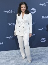 فران دريشر خلال حضورها حفل تكريم جائزة AFI Life Achievement في لوس أنجلوس.  رويترز