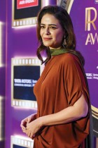 الممثلة الهندية مونا سينغ لدى حضورها حفل توزيع جوائز شوشا ريل لعام 2026 في مومباي. ا ف ب