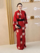الممثلة الأمريكية البريطانية تشاينا تشاو تصل إلى حفل غولد غالا السنوي الثاني في مركز الموسيقى في لوس أنجلوس (ا ف ب)